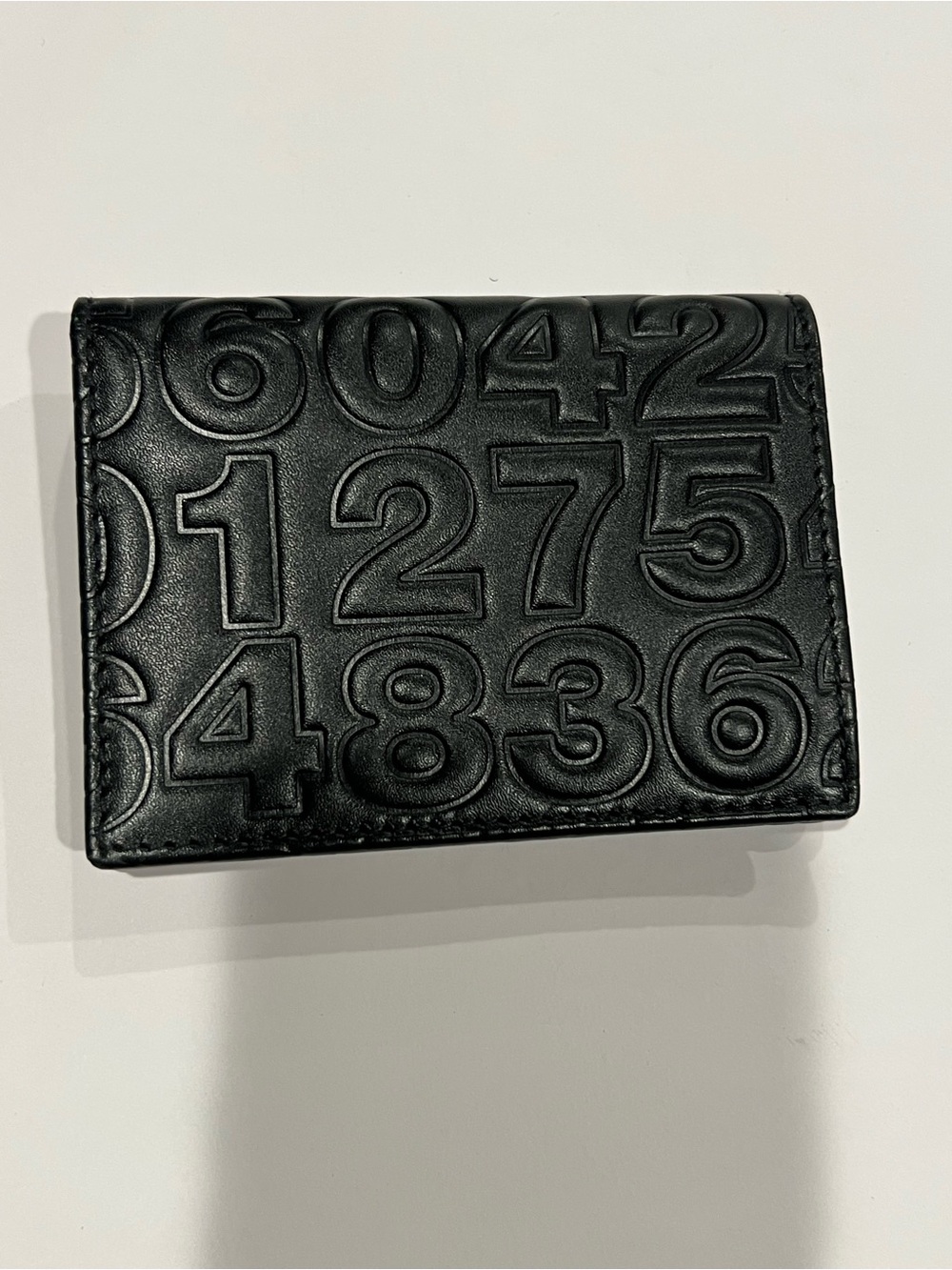 New Comme des Garcons Embossed leather ID/Photo wallet
Unisex
100% Authentic